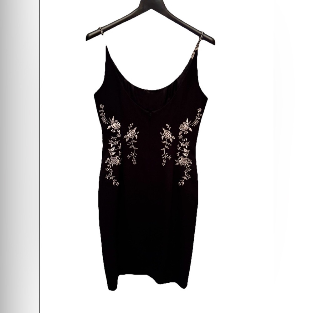 Maggy London Black Dress with Embroidered White Floral Accents - Picture 6 of 7